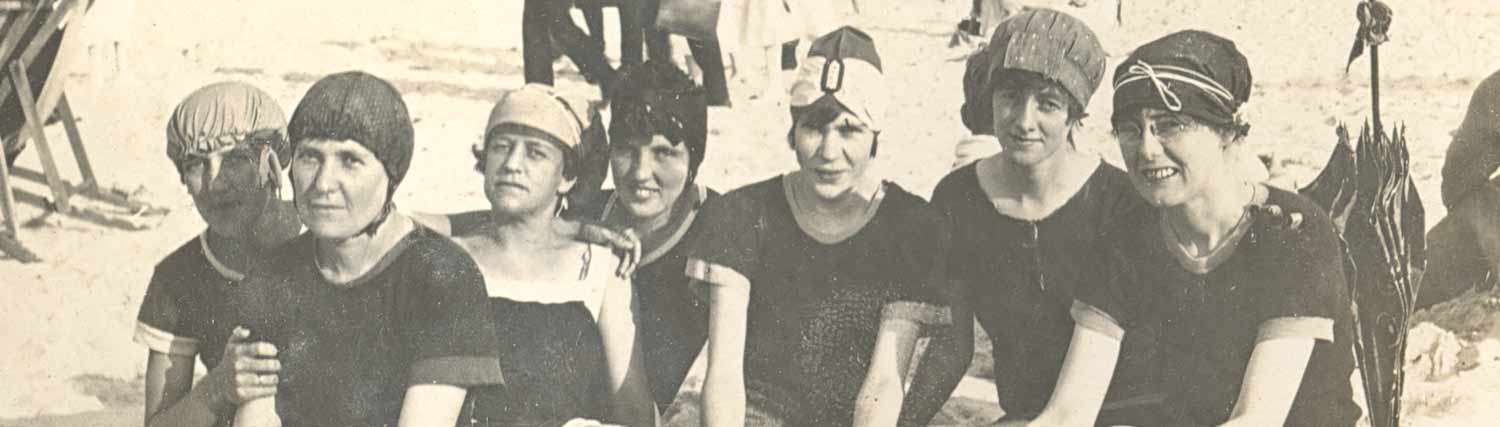 1921 Bathing belles on Cottesloe Beach